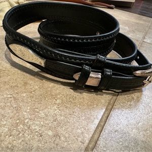 Western rodeo belt. Removable buckle like new condition size 40 as shown.